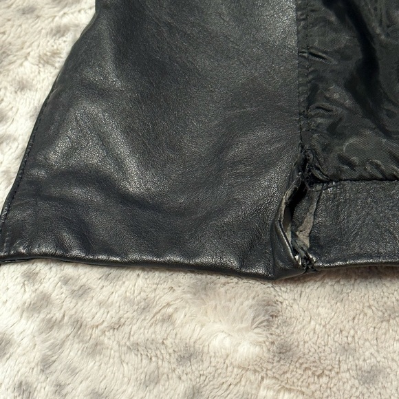 VINTAGE GENUINE LEATHER DESIGNER G-III BLACK JACKET. Size Large. - Picture 7 of 7